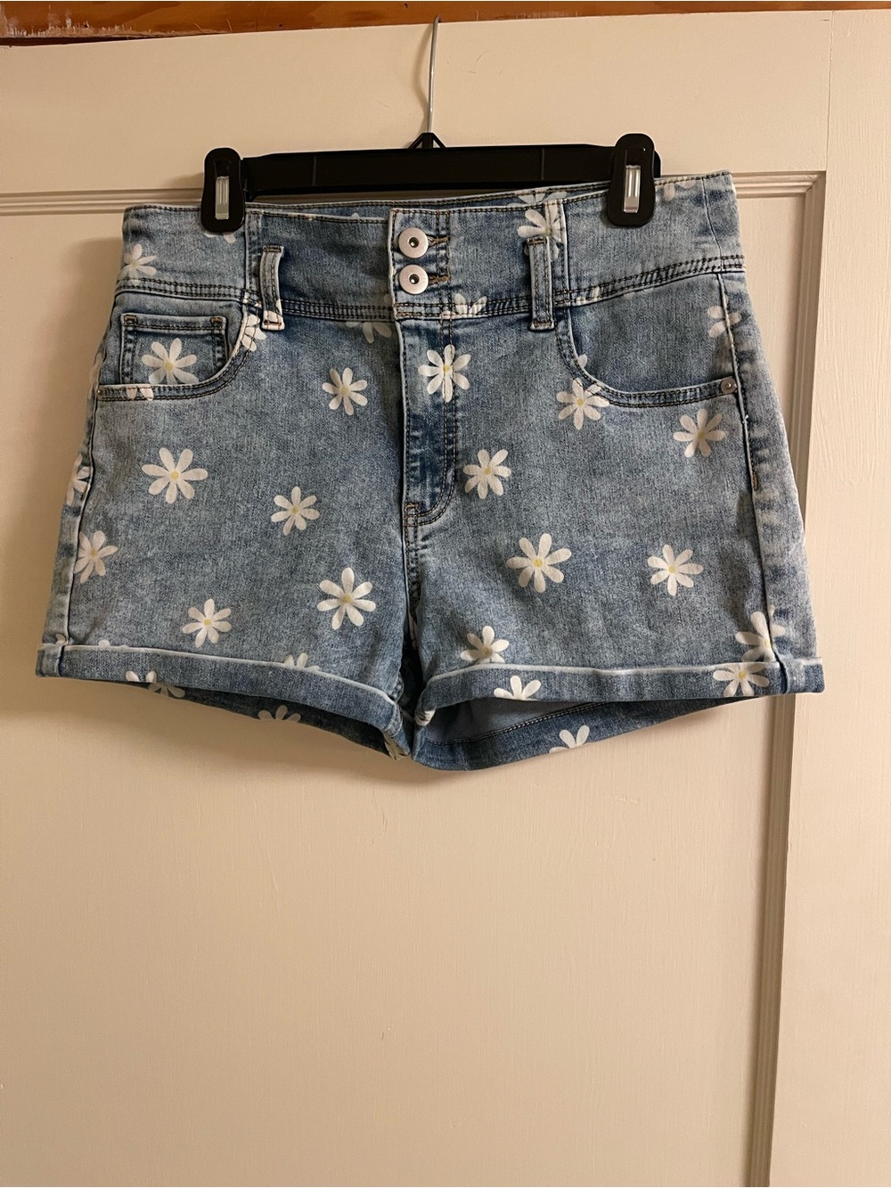 Daisy Print Denim Shorts - Light Blue